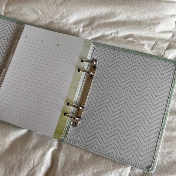 Light Green 12 Month Refillable Planner - Picture 9 of 10